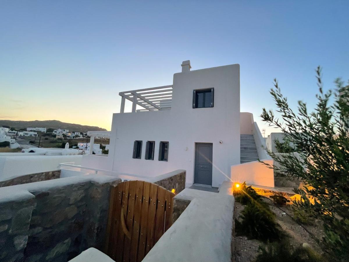 Mykonos Dot Ano Mera