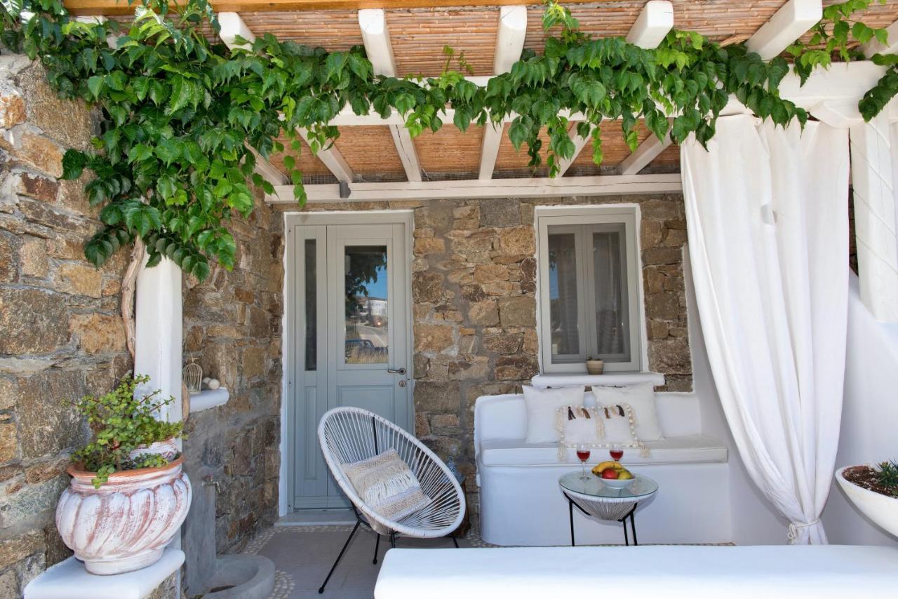 Mykonos Dot Ano Mera