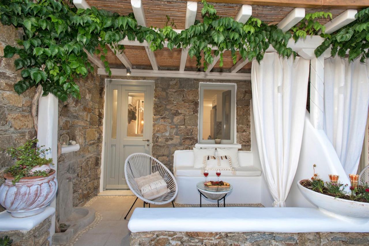 Mykonos Dot * Ano Mera